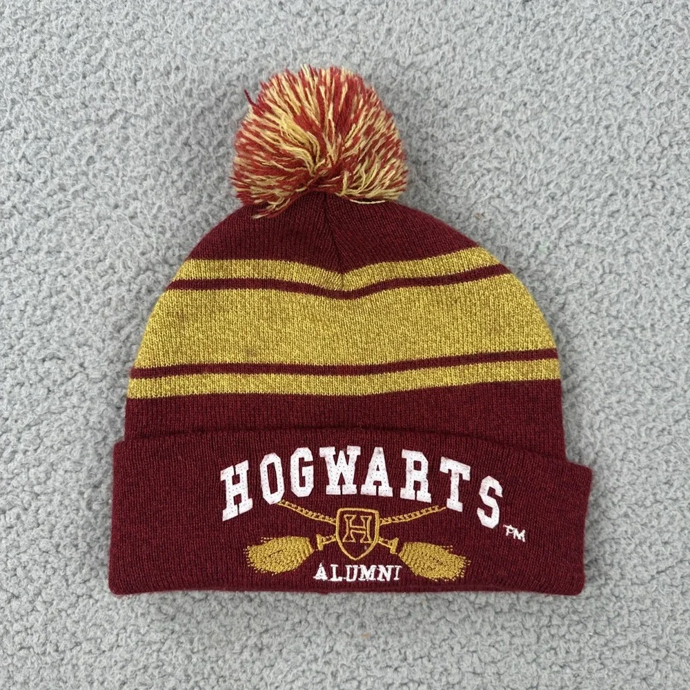 Harry Potter Hogwarts Alumni Winter Hat Pom Pom Beanie Embroidered‎ One Size